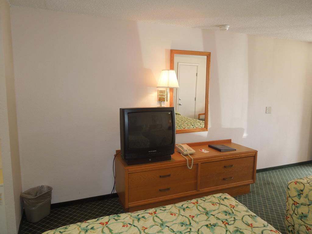 Knights Inn Elyria Habitación foto